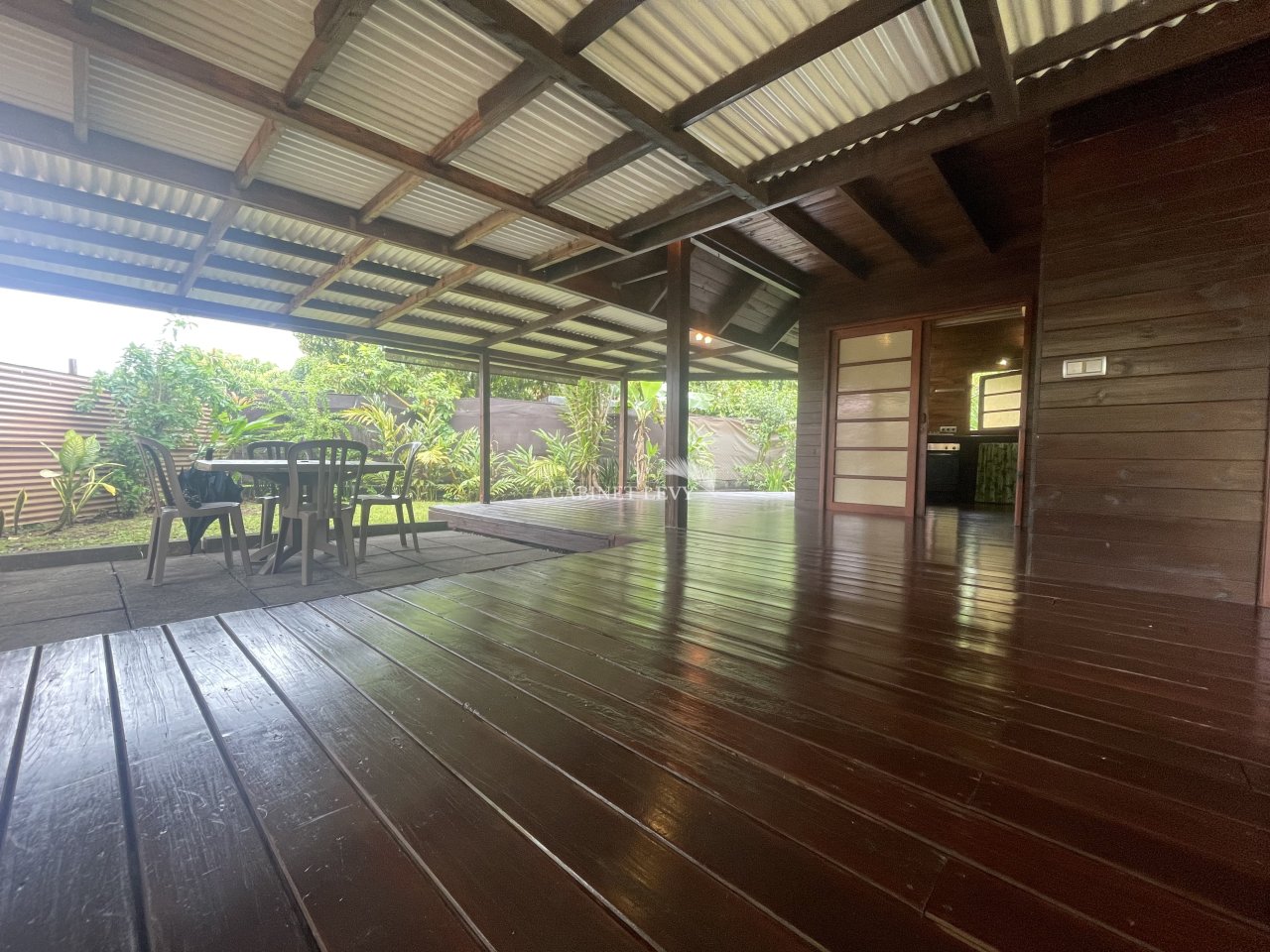 À LOUER À MAHINA (Pointe Vénus) BEAU BUNGALOW T2 JARDIN PLAT &amp; CLOS