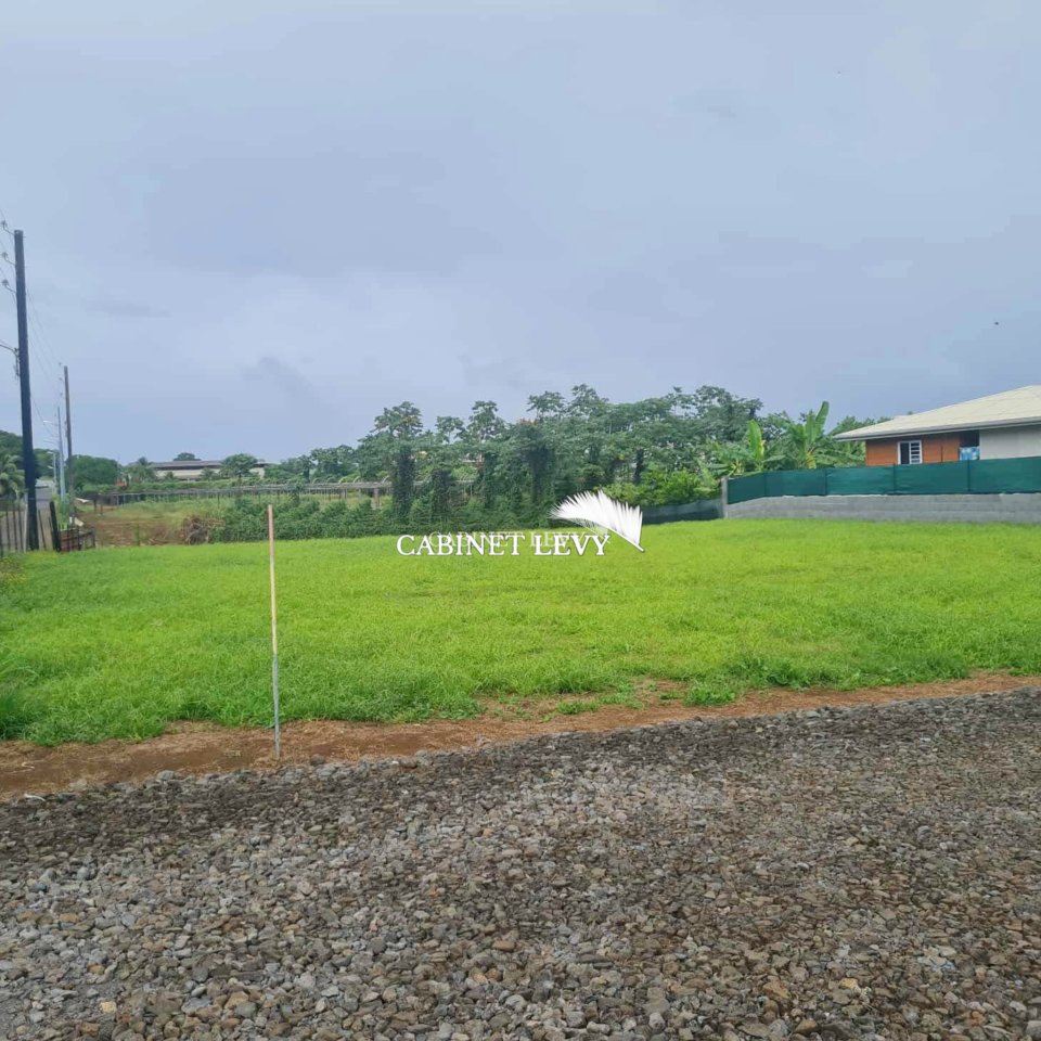 TARAVAO TERRAIN DE 829 m2 à VENDRE