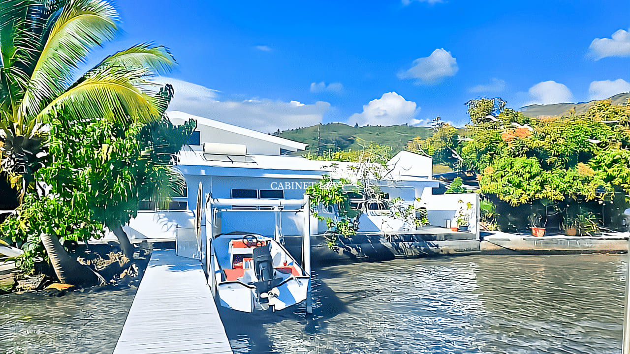 À Vendre : Magnifique Maison de 150m² en Bord de Mer à Uturoa, Raiatea