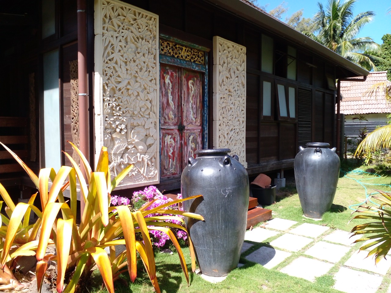 SABLE BLANC PUNAAUIA A LOUER GRAND BUNGALOW F3 DE STYLE LOCAL