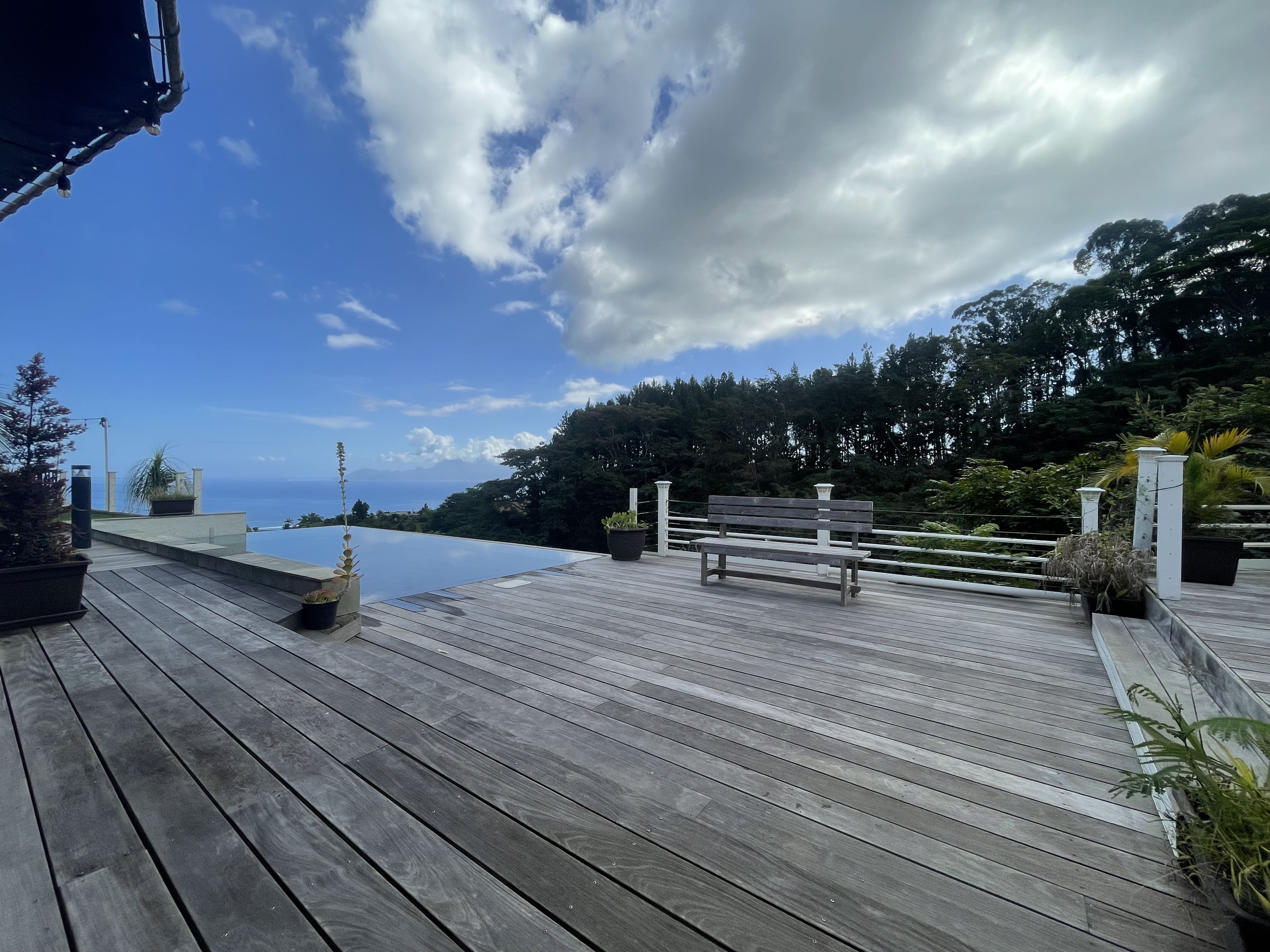 À LOUER MAISON (plain-pied) T4 MEUBLÉE - PISCINE - VUE MOOREA À PUNAAUIA (MIRI)