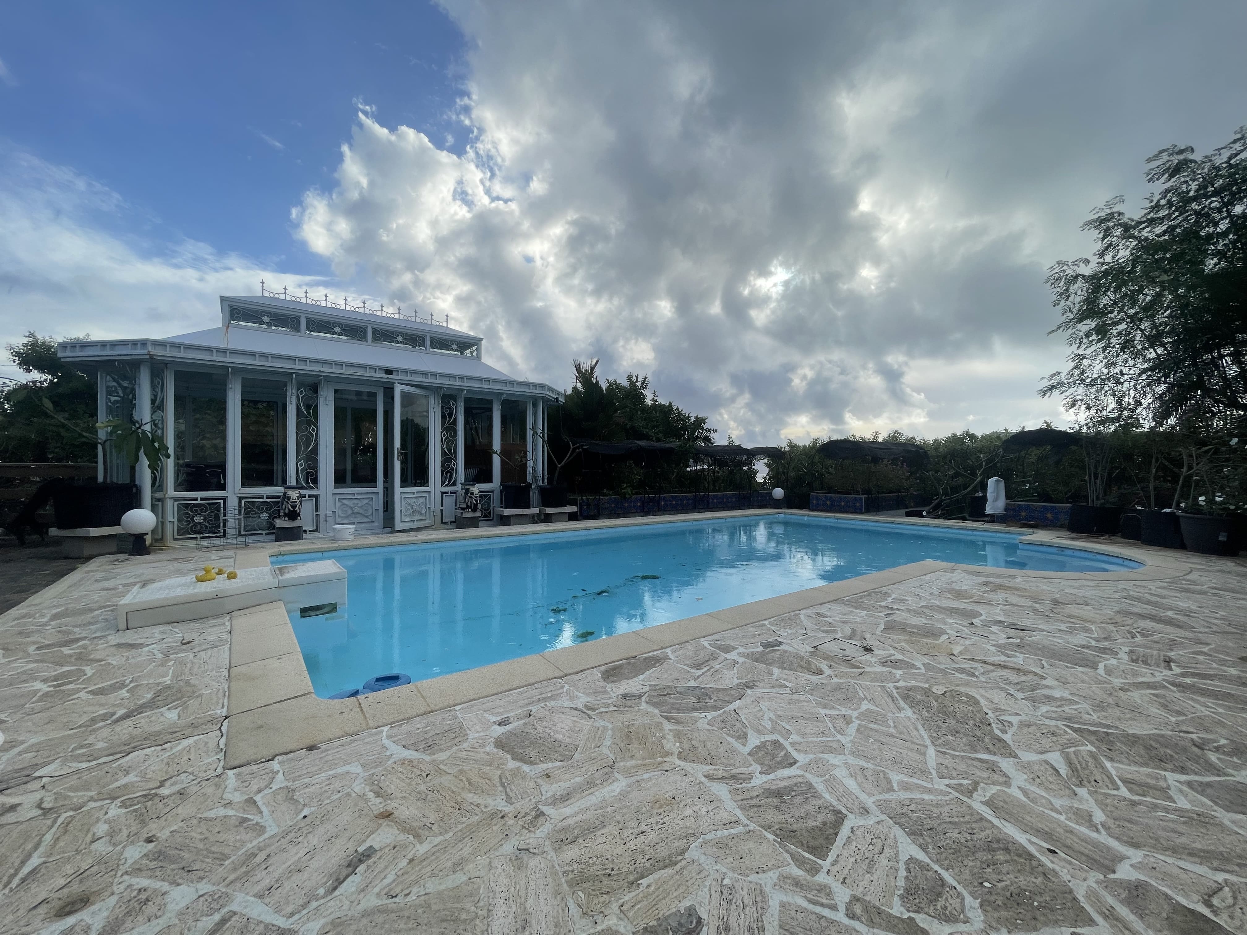 À VENDRE À PUNAAUIA MAISON T5 MEUBLÉE VUE MOOREA (Lotissement Taapuna)