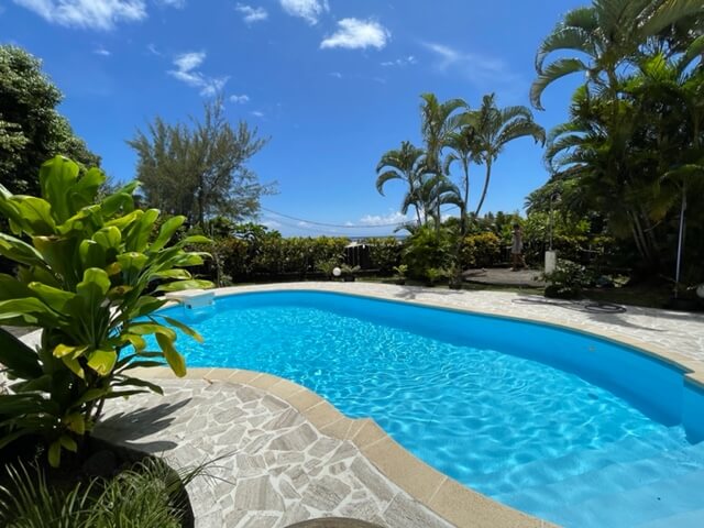 À LOUER - ARUE - MAISON T4 MEUBLÉE - PISCINE ET VUE MER