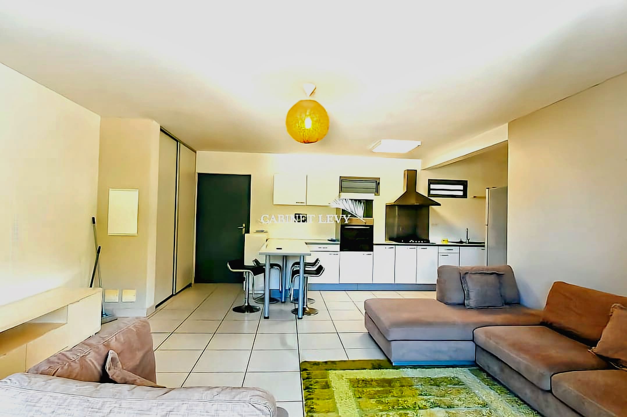 A vendre bel appartement F3 "meublé/équipé" au début de la route du Pic Rouge à Papeete