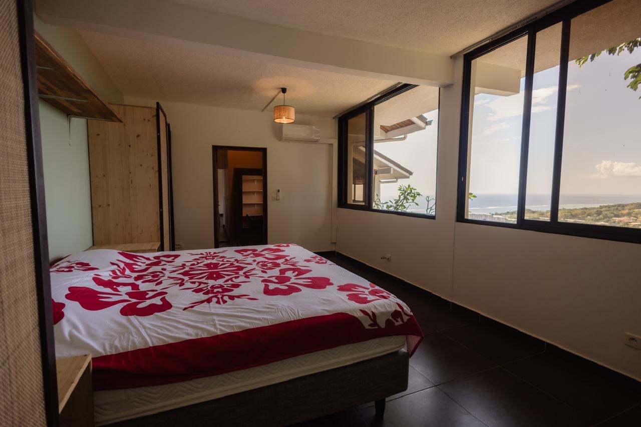 À vendre – Maison T4 meublée à Punaauia (Vallée de Matatia) vue Moorea