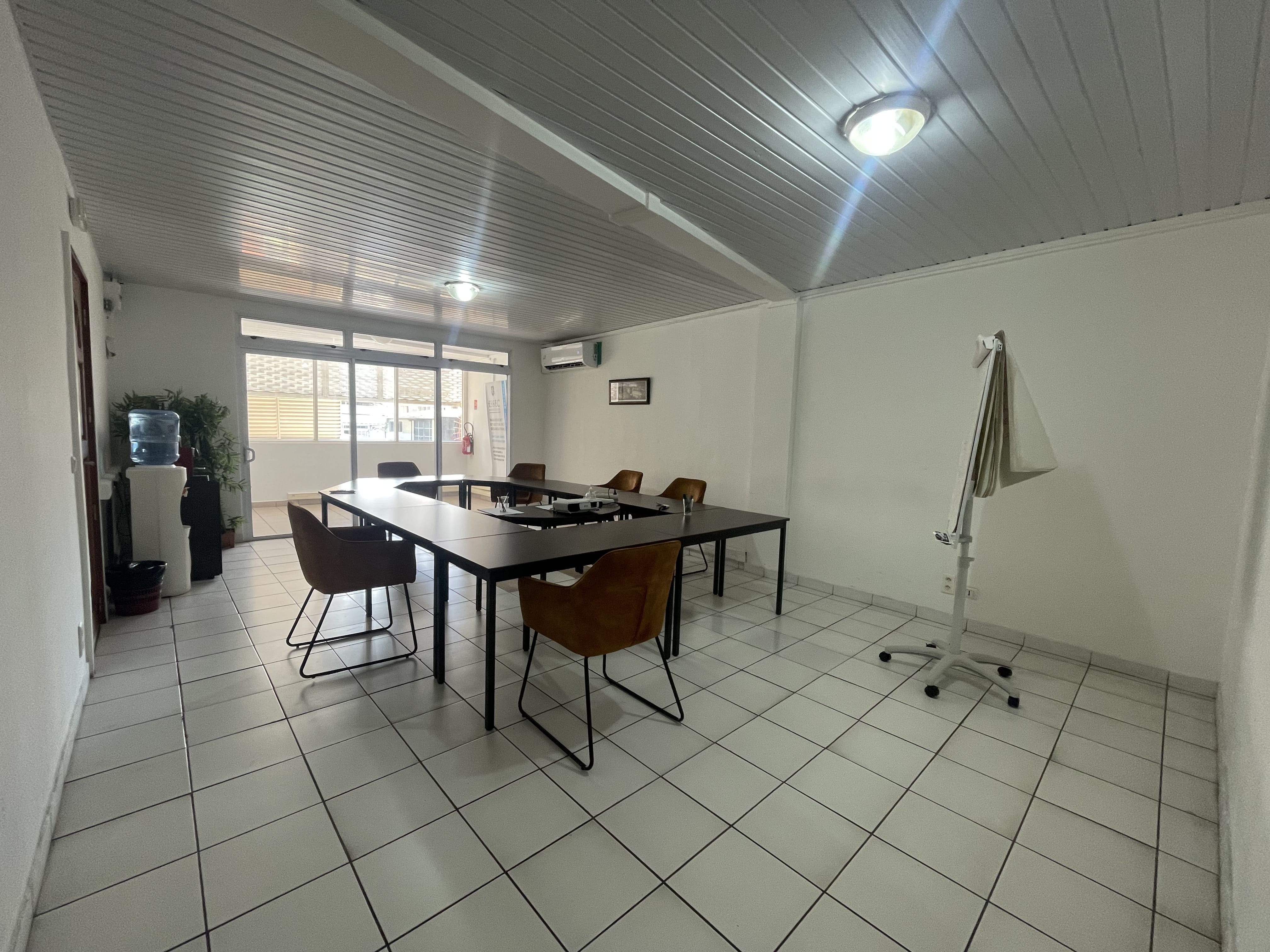 À LOUER À PAPEETE LOCAL 65m2 au 1er étage