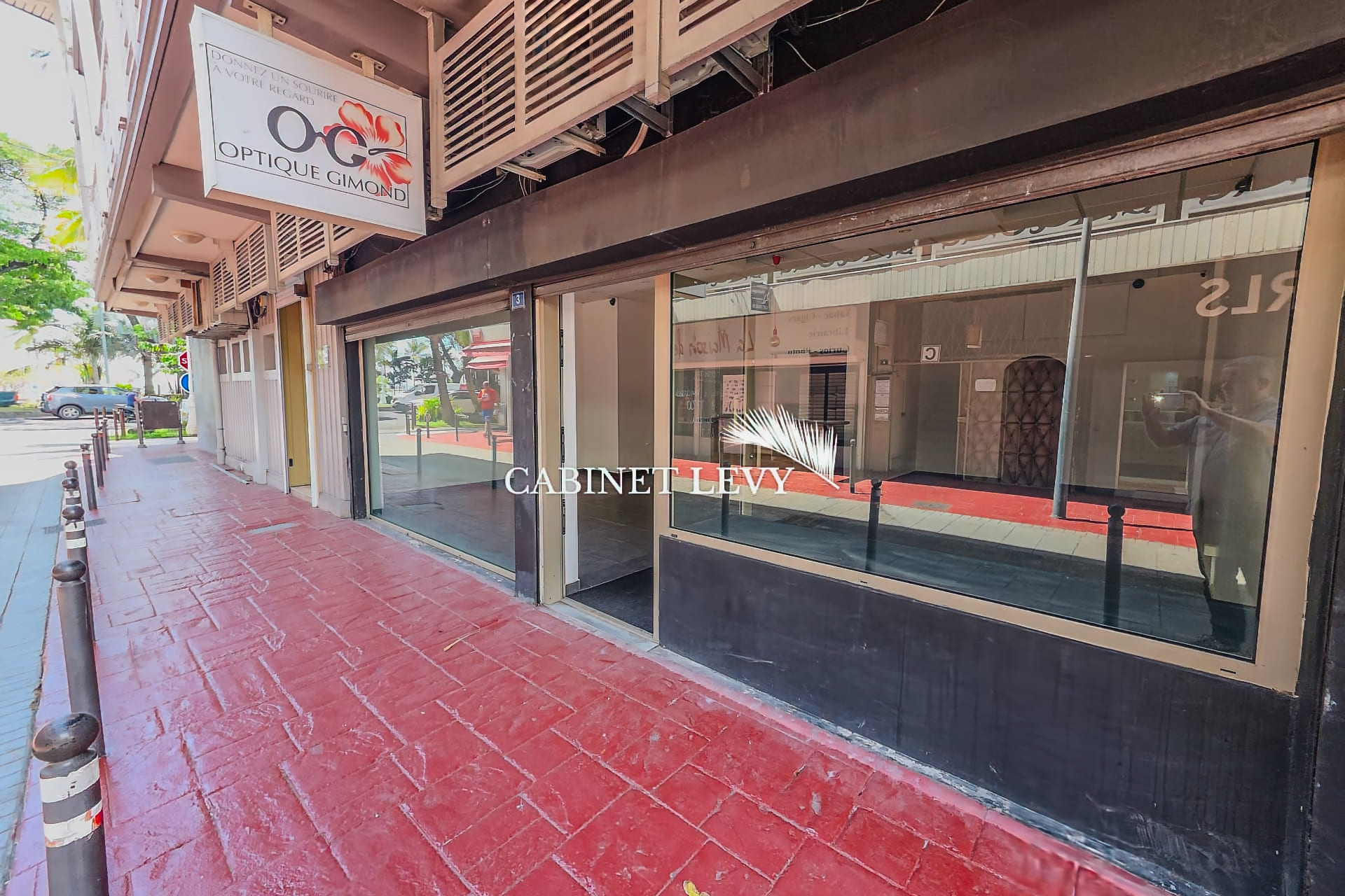 PAS DE PORTE À VENDRE – LOCAL COMMERCIAL 70 M² – RDC PAPEETE (FACE D'EMBARQUEMENT / BATEAUX TOURISTIQUES)
