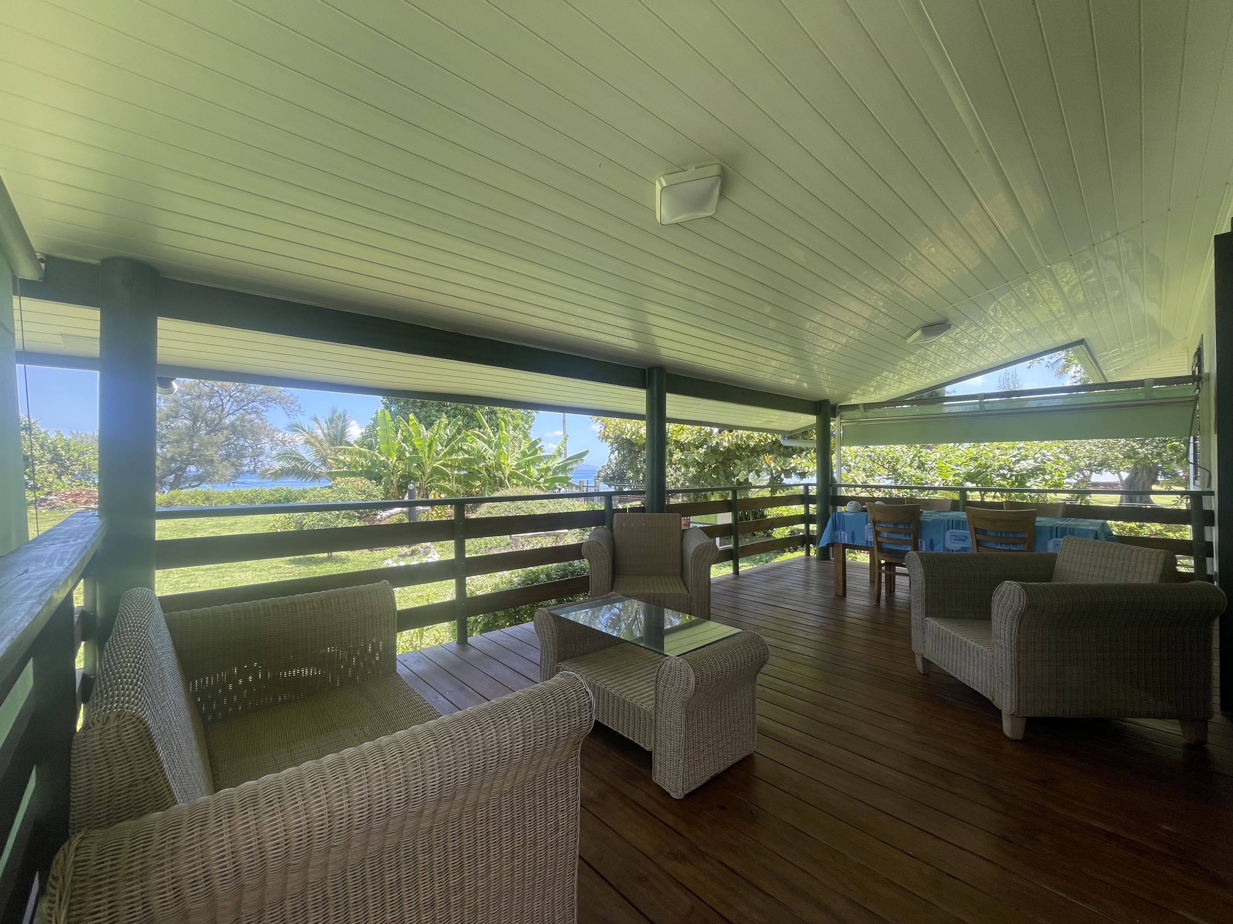 À LOUER À PUNAAUIA - BUNGALOW T2 STANDING - VUE MONTAGNE &amp; MER