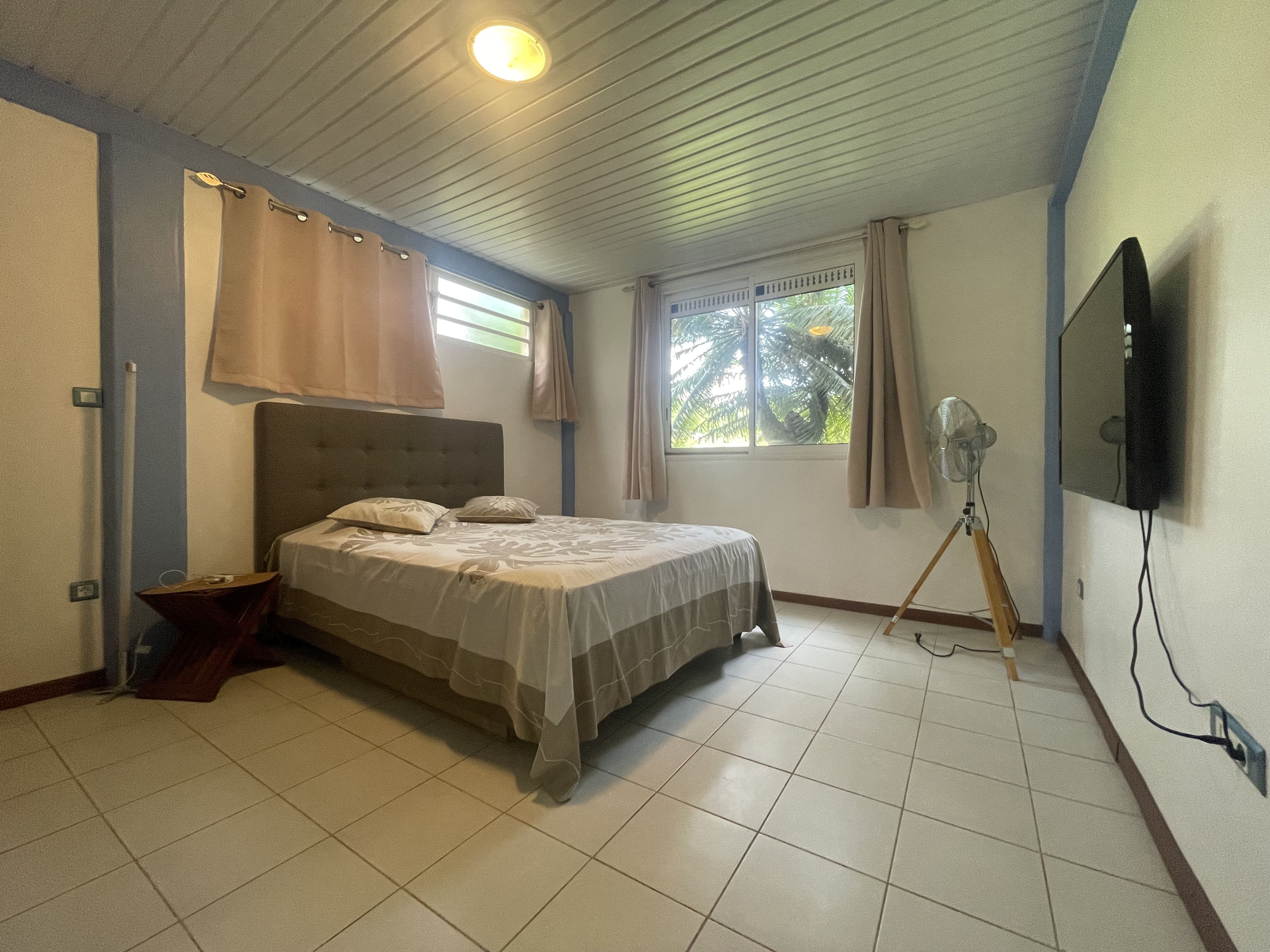 À LOUER - À ARUE : T2 MEUBLÉ (en bas de maison avec jardin)