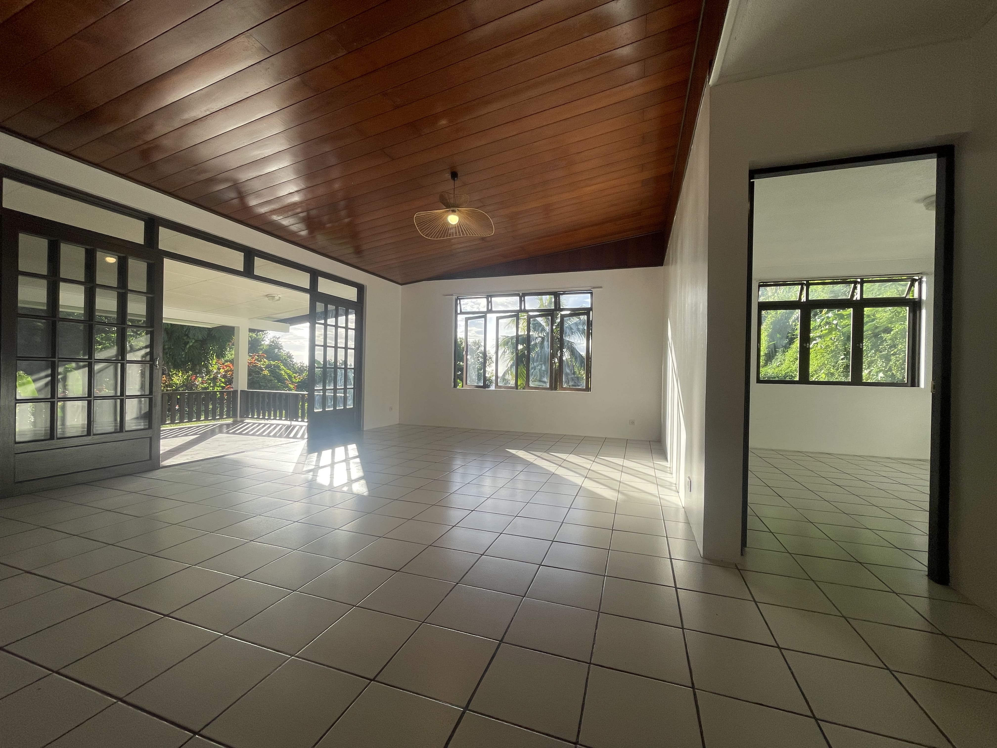 À LOUER À ARUE  MAISON T4 VUE MER (non meublé)