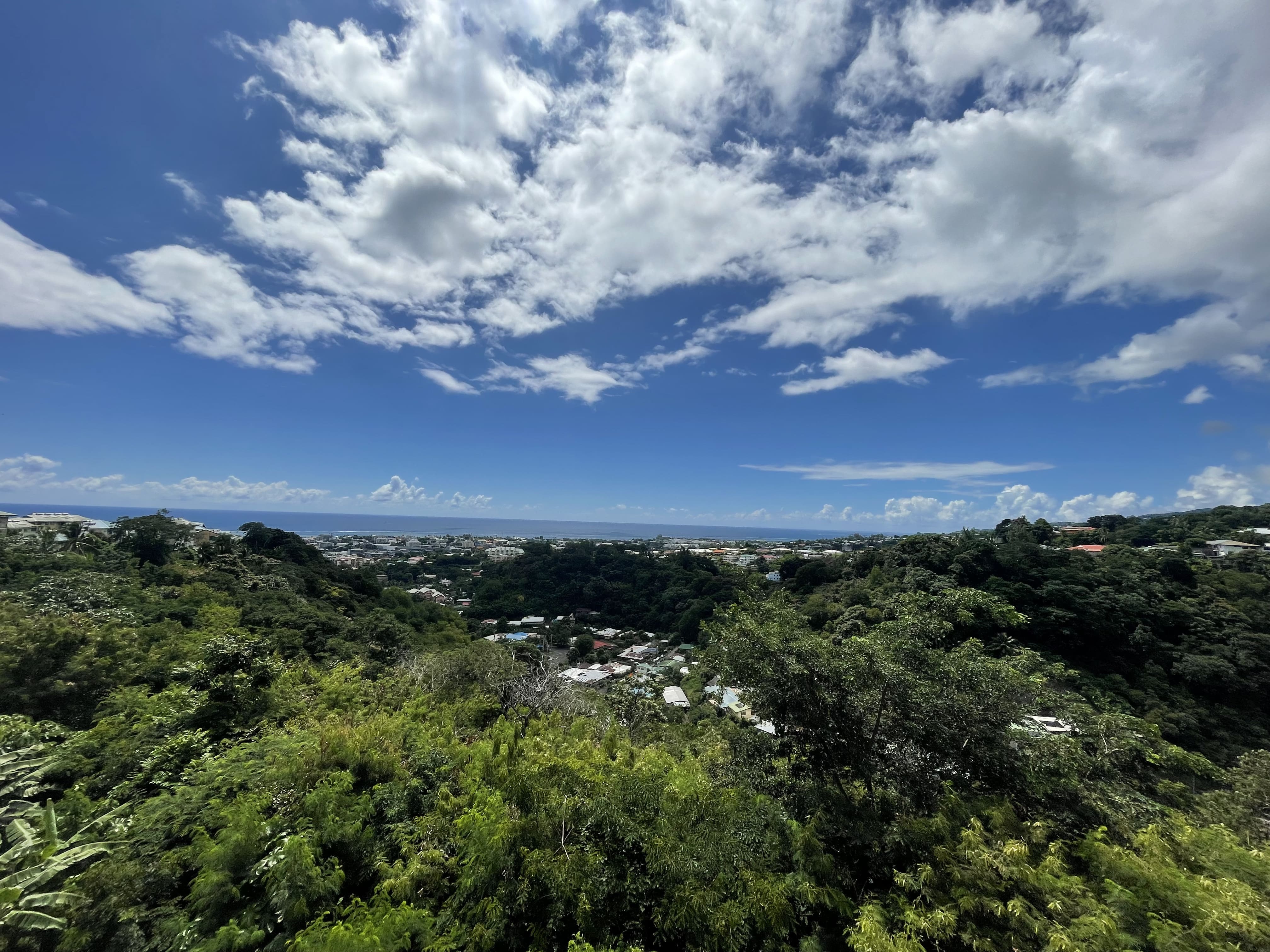 À LOUER À PAPEETE APPARTEMENT T4 MEUBLÉ VUE MER (Hauteurs - La Mission)