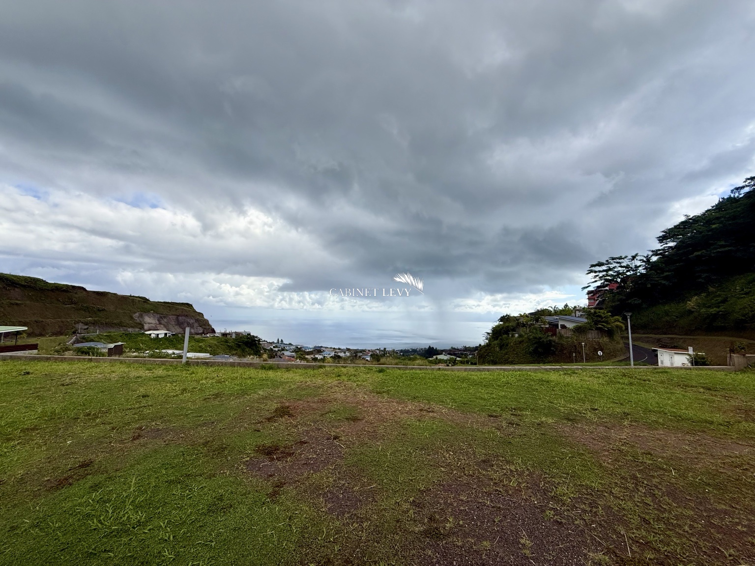 À VENDRE : MAGNIFIQUE TERRAIN SUR MIRI – PUNAAUIA (VUE MOOREA)