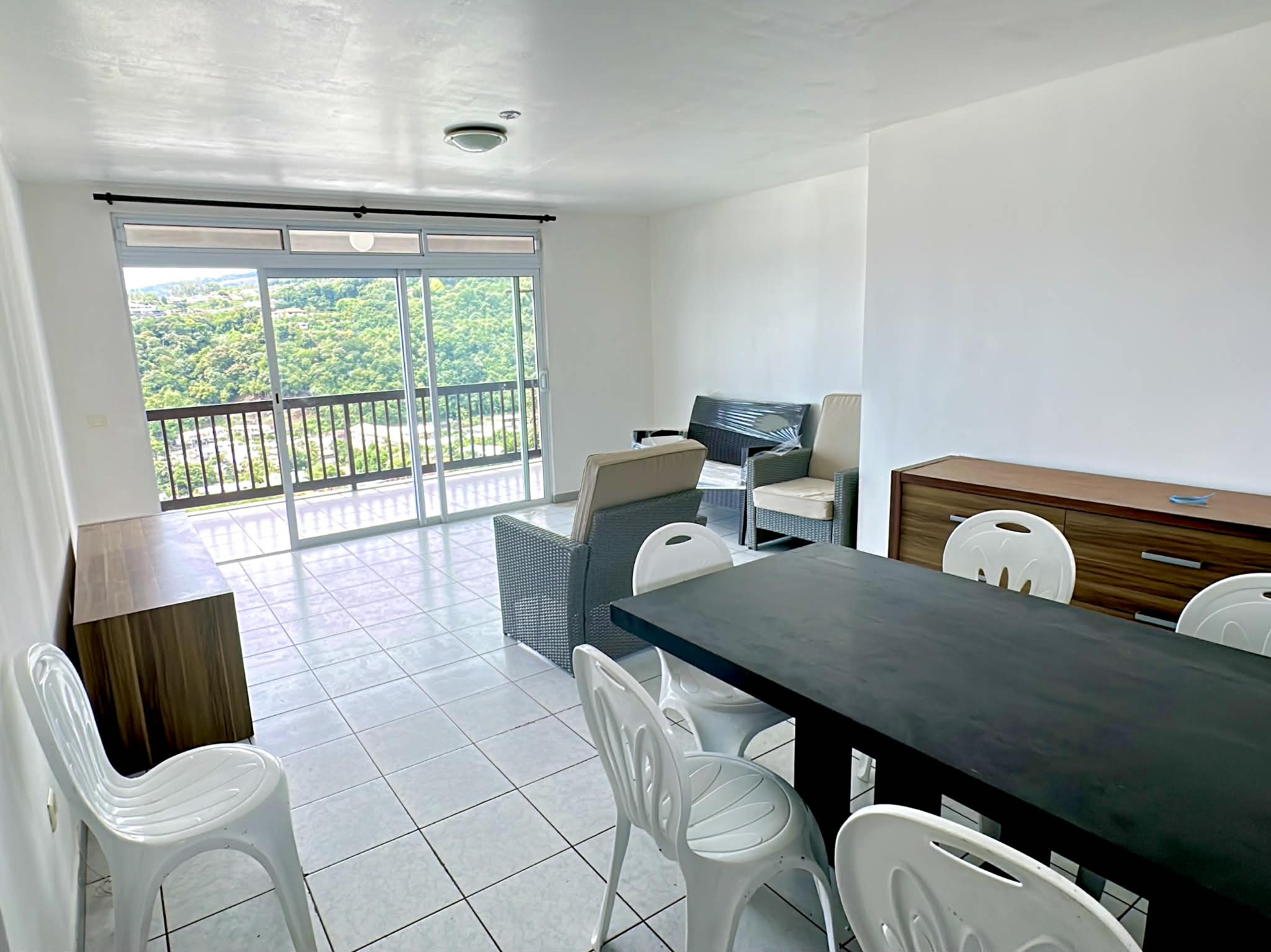 À LOUER APPARTEMENT F4 sur TITIORO avec VUE