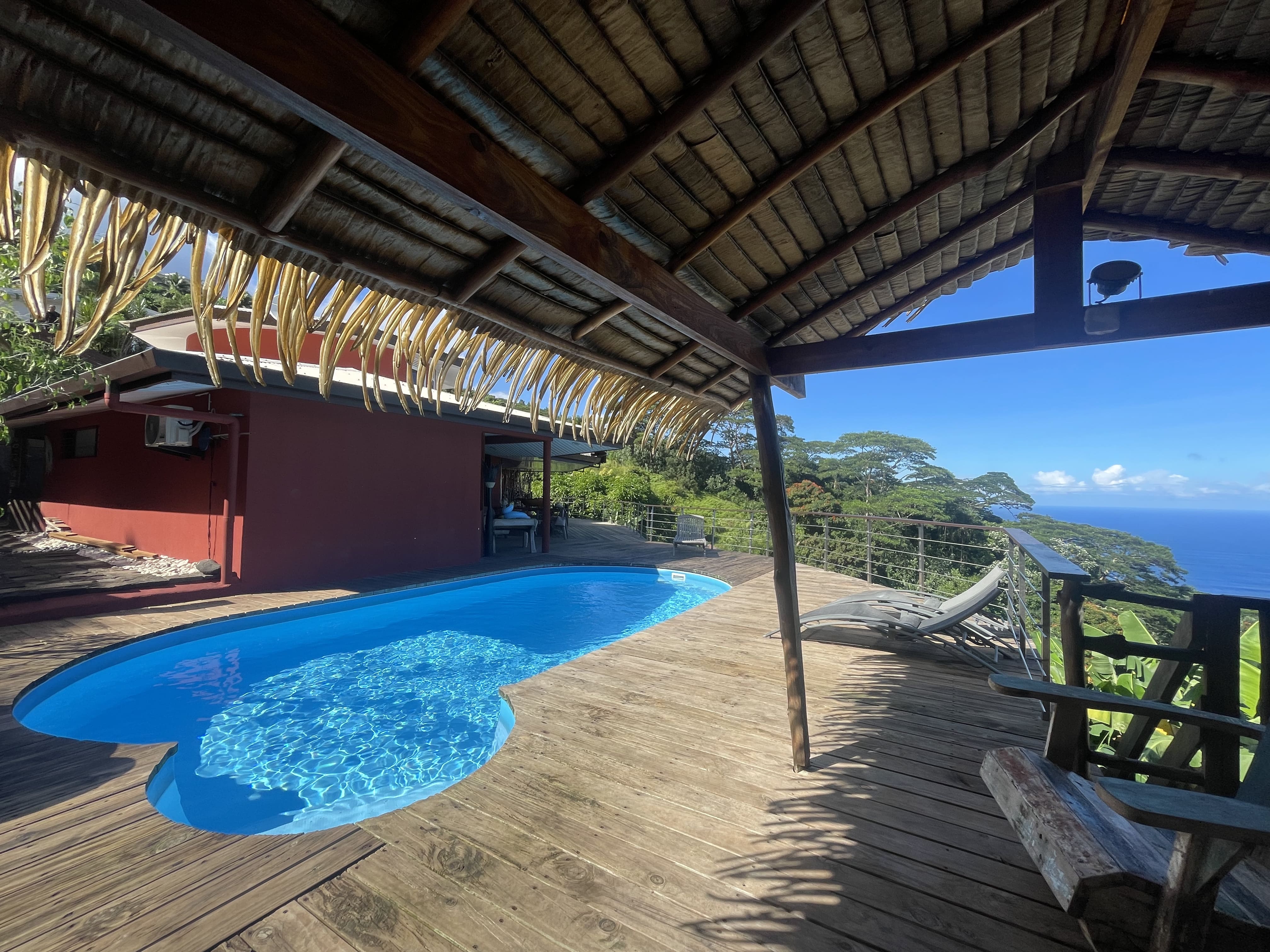À VENDRE À PUNAAUIA MAISON T4 PISCINE ET VUE OCÉAN