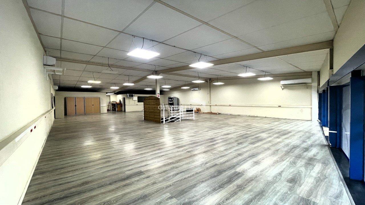 À VENDRE - LOCAUX COMMERCIAUX (2 lots) 621 m² - PAPEETE - FARE UTE