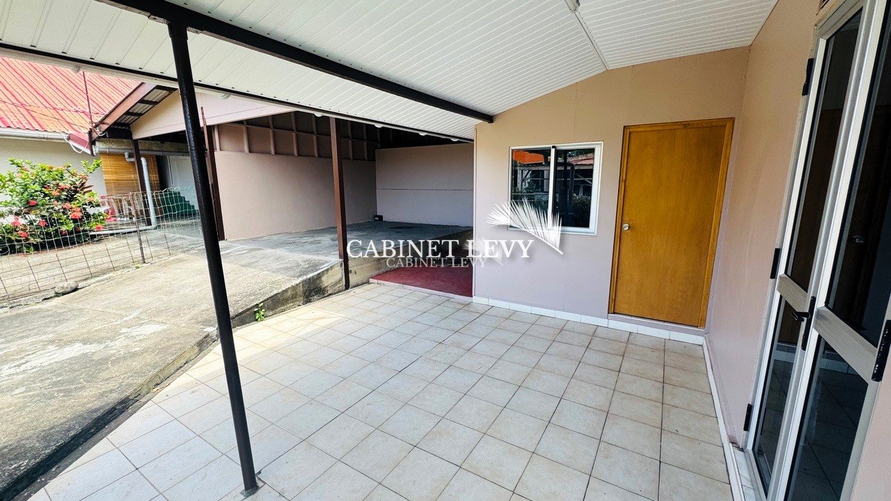 A louer petite maison F4 punaauia Pk13 avec accès privé mer.