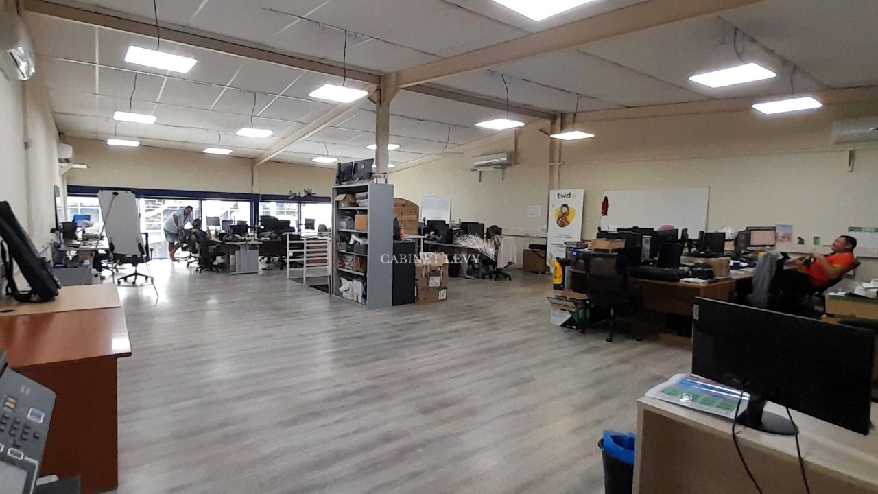 À VENDRE - LOCAUX COMMERCIAUX (2 lots) 621 m² - PAPEETE - FARE UTE