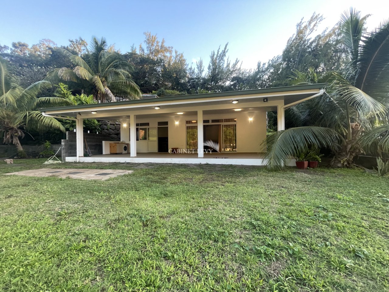 À LOUER À ARUE MAISON NEUVE T3 MEUBLÉE (JARDIN PLAT CLOS &amp; VUE MER)
