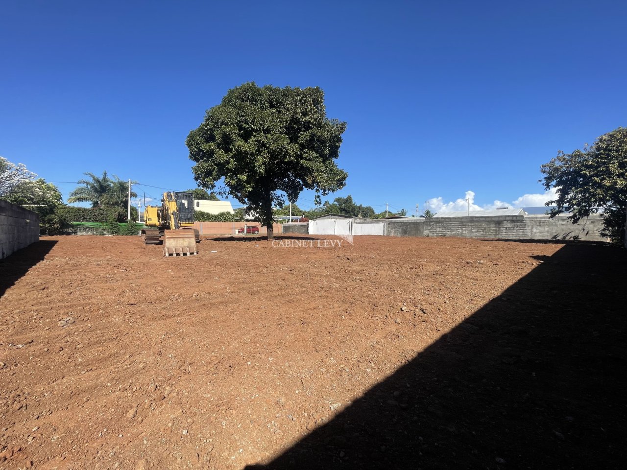À LOUER À ARUE - TERRAIN PLAT - BAIL PRÉCAIRE