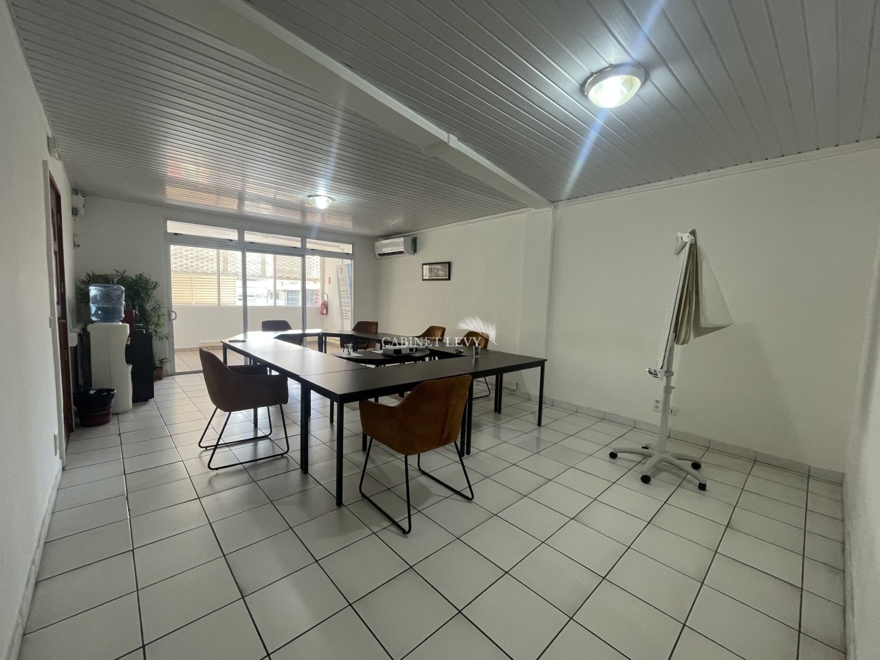 À LOUER À PAPEETE LOCAL 65m2 au 1er étage