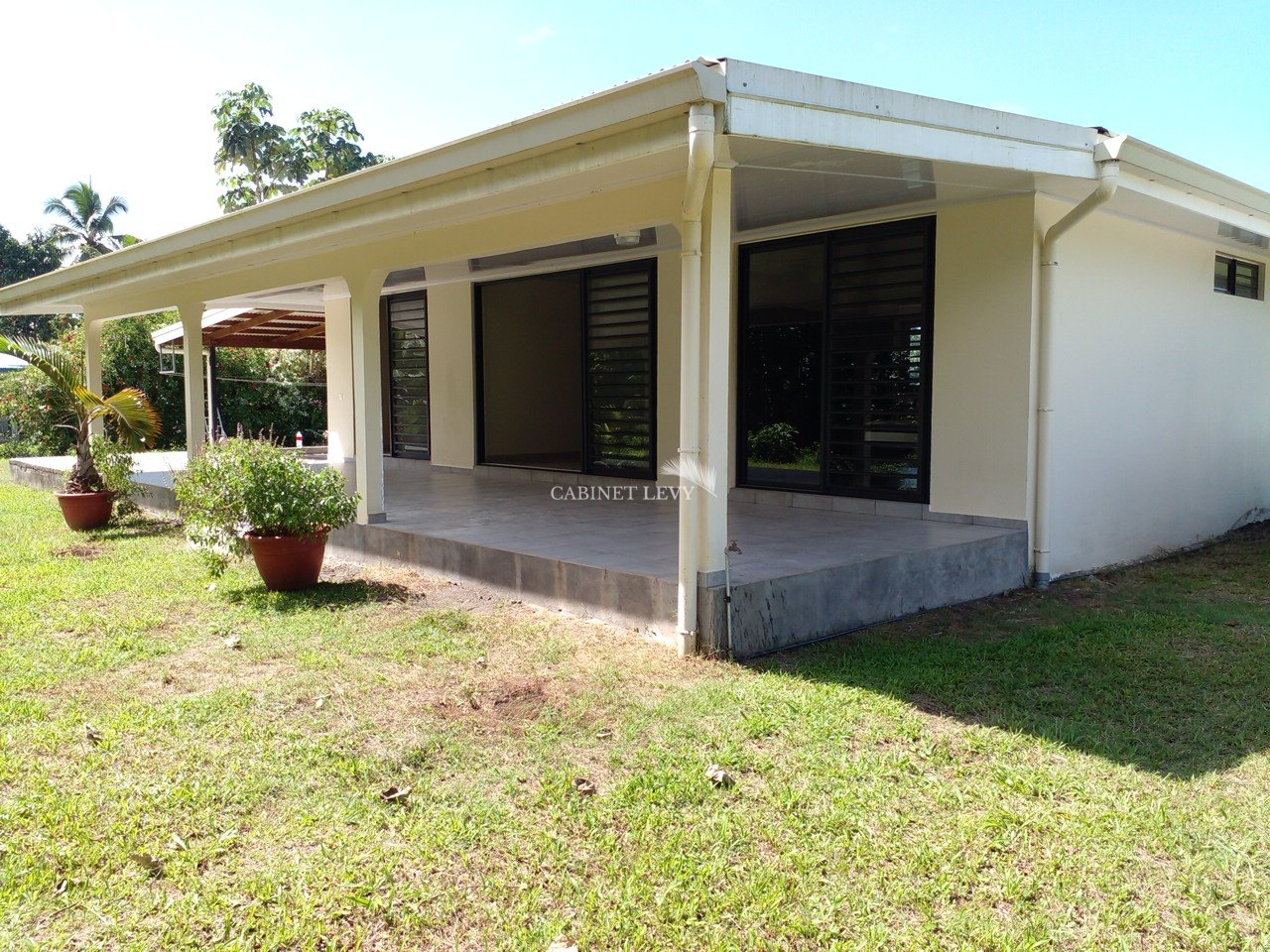 PAPARA A LOUER GRANDE MAISON RECENTE F4