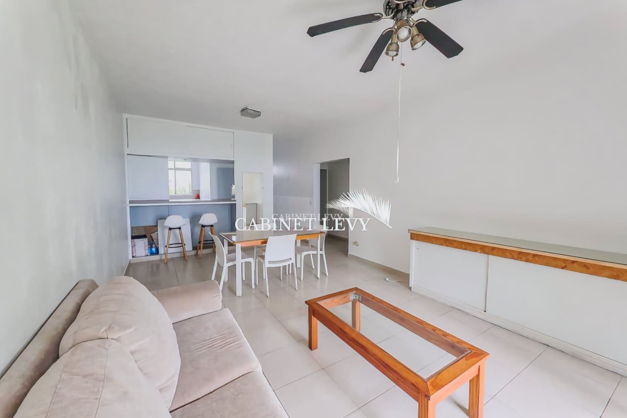 Appartement F3 au rez-de-jardin (Résidence bord de mer) à Arue - A12