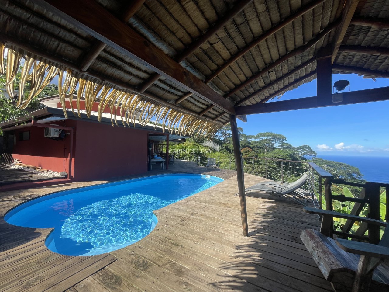 À VENDRE À PUNAAUIA MAISON T4 PISCINE ET VUE OCÉAN