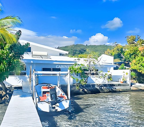 À Vendre : Magnifique Maison de 150m² en Bord de Mer à Uturoa, Raiatea