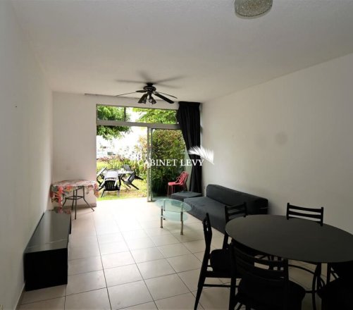 Appartement F3 au rez-de-jardin (Résidence bord de mer) à Arue - B12