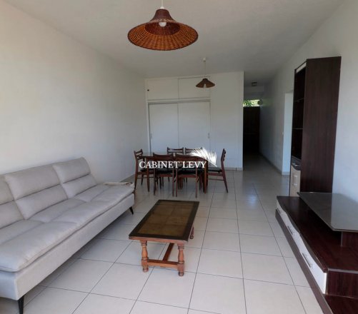 Appartement F3 au rez-de-jardin (Résidence bord de mer) à Arue - B14