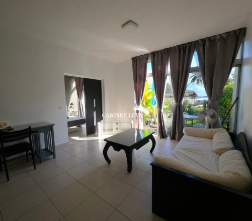 Appartement F3 au rez-de-jardin (Résidence bord de mer) à Arue - B15
