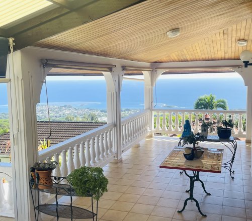 À VENDRE À MAHINA – VILLA AVEC GRANDE PISCINE &amp; VUE OCÉAN (MOTU MARTIN)