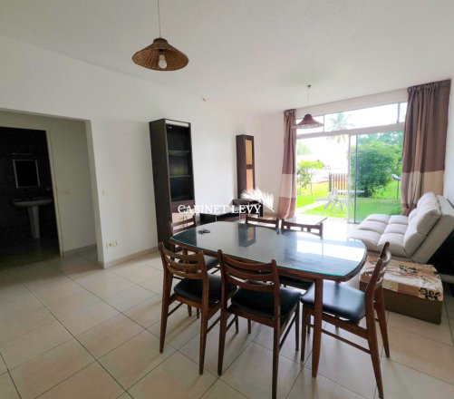 Appartement F3 au rez-de-jardin (Résidence bord de mer) à Arue - B14