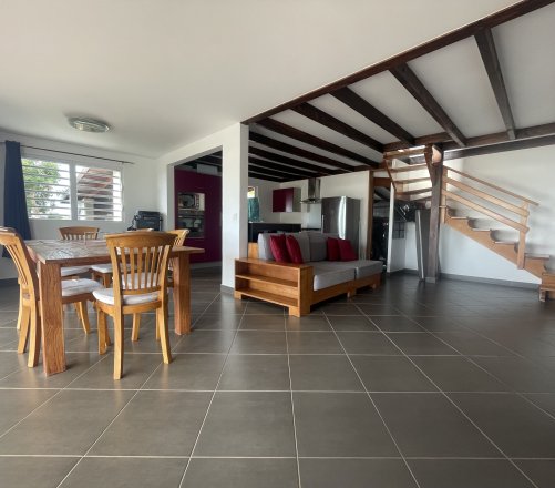 À LOUER MAISON T3 MEUBLÉE PISCINE avec vue sur Moorea-PUNAAUIA