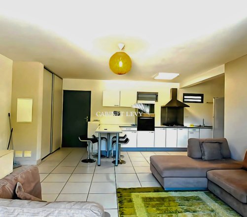 A vendre bel appartement F3 "meublé/équipé" au début de la route du Pic Rouge à Papeete