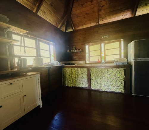 À LOUER - BUNGALOW MEUBLÉ -  MAHINA (Pointe Vénus)