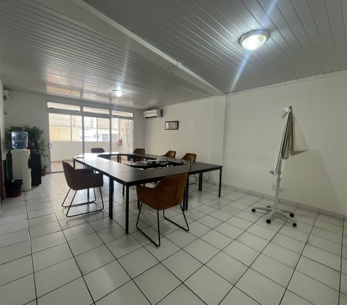 À LOUER À PAPEETE LOCAL 65m2 au 1er étage