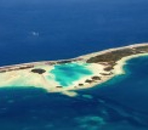 A SAISIR GRANDE PARCELLE DE TERRE AVEC PLAGE DE SABLE BLANC