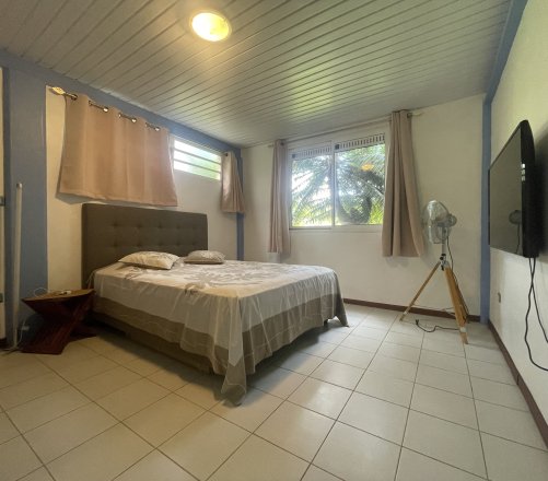 À LOUER - À ARUE : T2 MEUBLÉ (en bas de maison avec jardin)